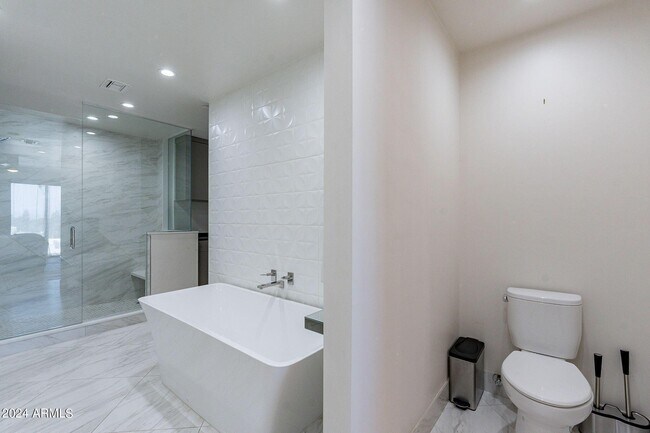 Building Photo - 4422 N 75th St