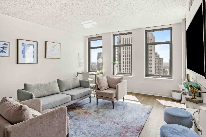 Building Photo - 566 W Kinzie St