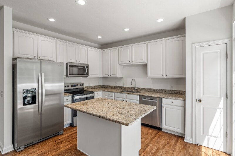 Building Photo - 12735 Edgemont Way