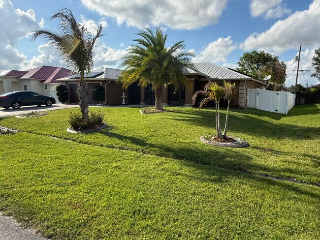 Building Photo - 1481 SW Jacksonville Ave