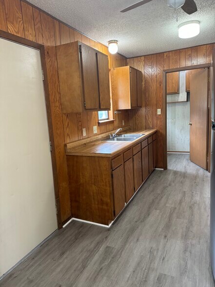 Building Photo - 227 Redbud Ln