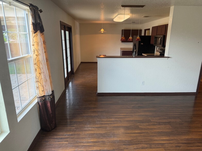 Building Photo - Room in House on Magnolia Grove