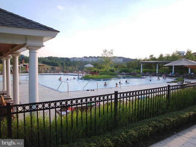 Building Photo - 7101 Travertine Dr