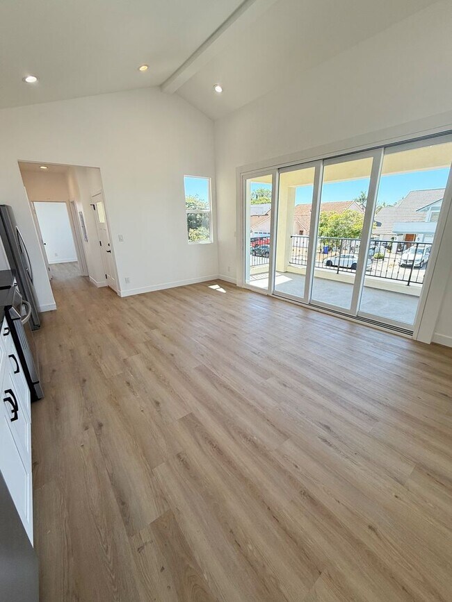 Building Photo - Gorgeous 1 Bed/1 Bath Upstairs unit, all new construction in Mira Mesa!