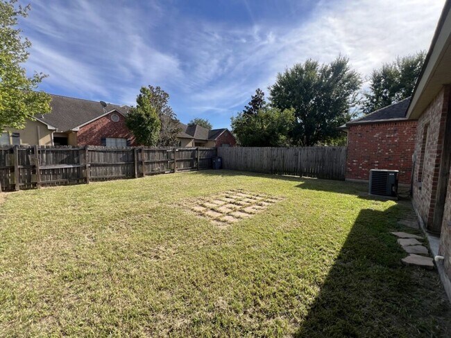 Building Photo - Charming 3-bedroom 2-bathroom in South Burbank Neighborhood!