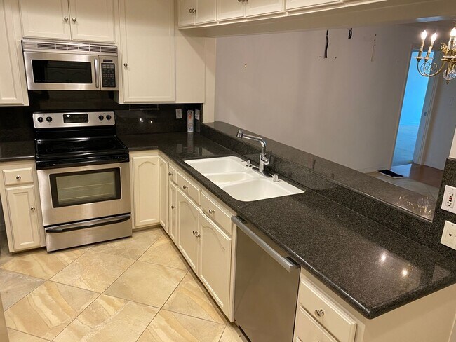 Building Photo - Beautiful Gigantic Condo in Beverly Hills!!!