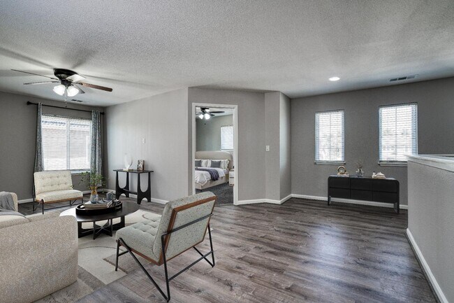 Building Photo - Perfect 6/3 Clovis Home for Large Family!