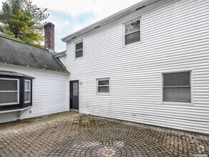 Building Photo - 528 Glen Cove Ave