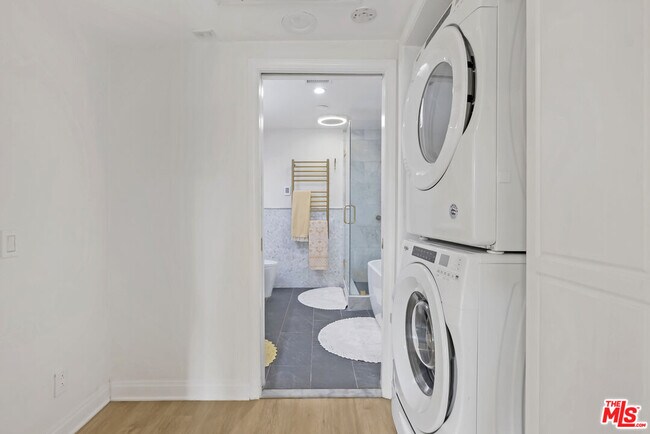 Building Photo - 20 Catamaran St