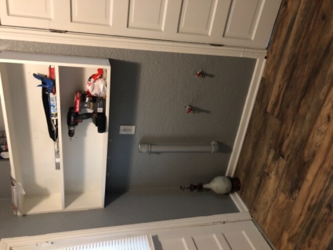 Building Photo - 205 S Maple St