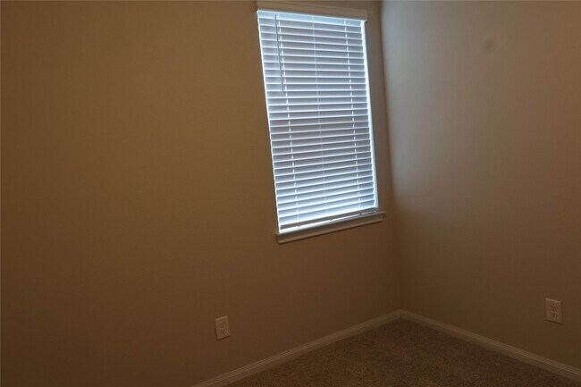 Building Photo - 14083 Lake Trout Dr