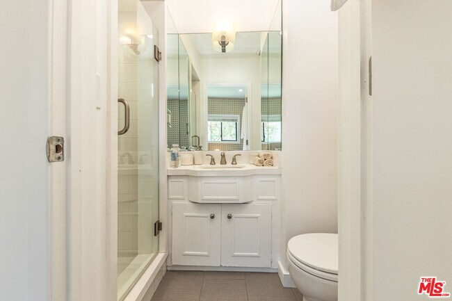 Building Photo - 8911 Cynthia St