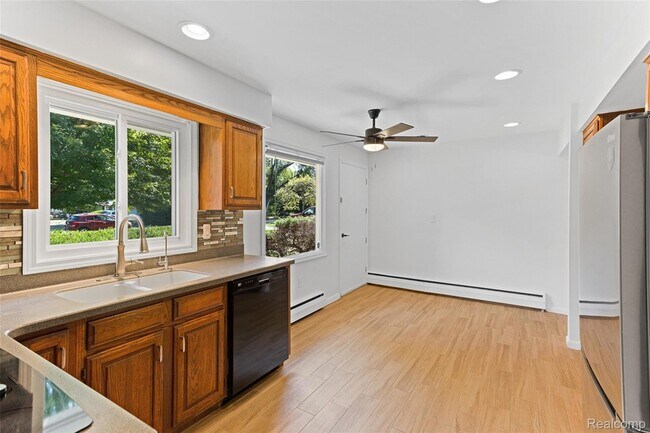 Building Photo - 3765 Ruthland Rd