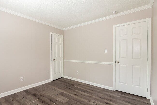Building Photo - 10021 Northwoods Forest Dr