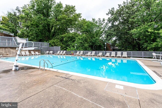 Building Photo - 2911 S Woodstock St