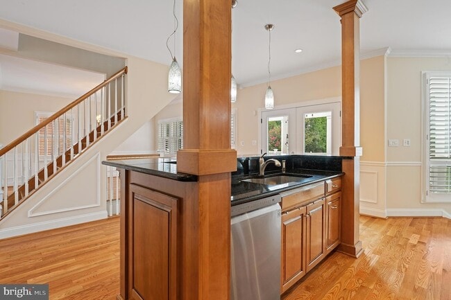 Building Photo - 5905 Lone Oak Dr
