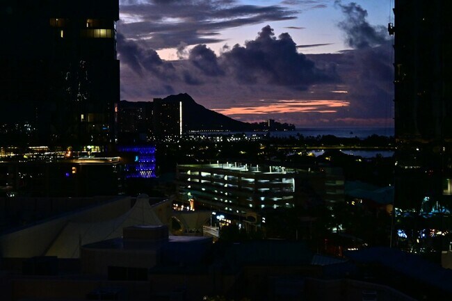 Building Photo - 1000 Auahi St