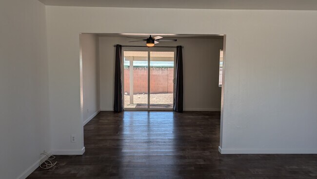 Building Photo - 1812 S Hardy Dr