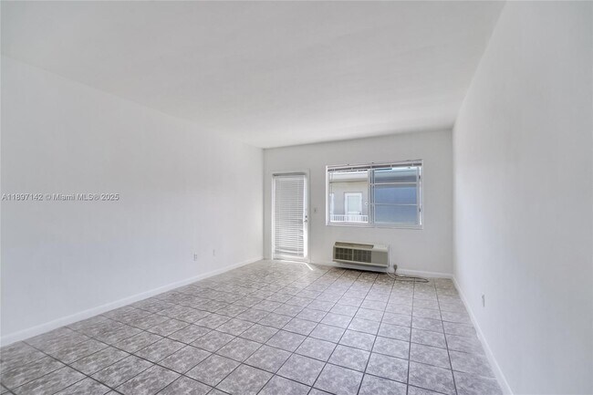 Building Photo - 6930 Rue Versailles Dr