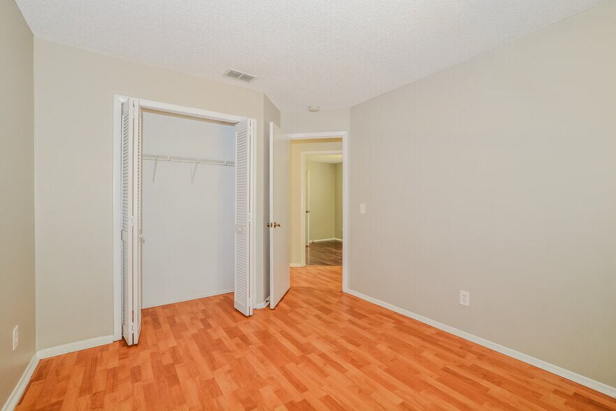 Building Photo - 10025 River Glen Ct