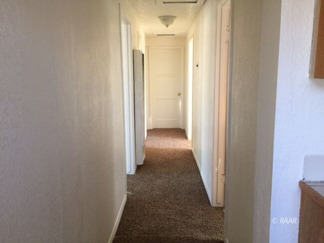 Building Photo - 424 N Alvord St