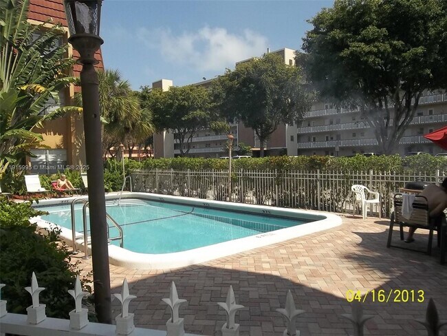 Building Photo - 1300 Moffett St