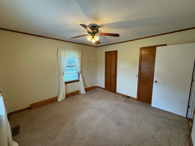Building Photo - Prime Location! 2 Bed Home on Highway to M...