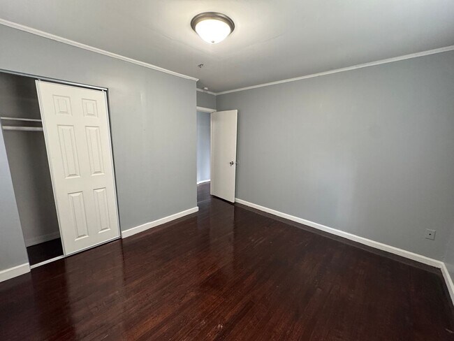 Building Photo - 712 Melvenia St