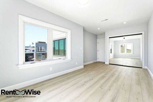 Building Photo - 1401 39th Ave