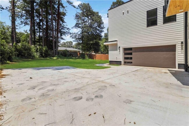 Building Photo - 1554 Columbia Cir