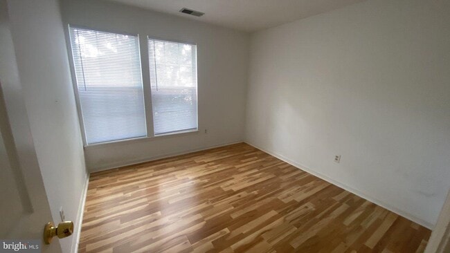 Building Photo - 6015 Rock Glen Dr