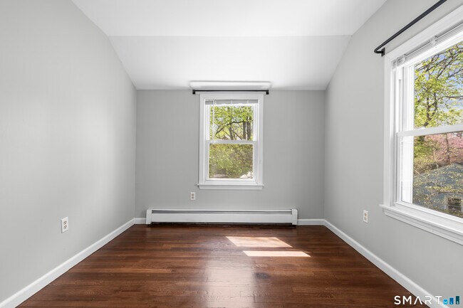 Building Photo - 224 Melville Dr