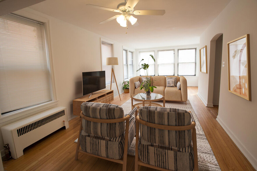 Dining/Living room - 5337 S. Hyde Park Boulevard