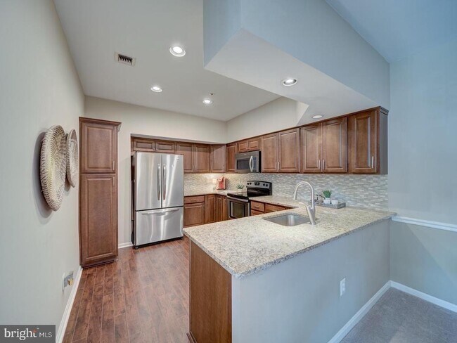 Building Photo - 2708 Summerview Way