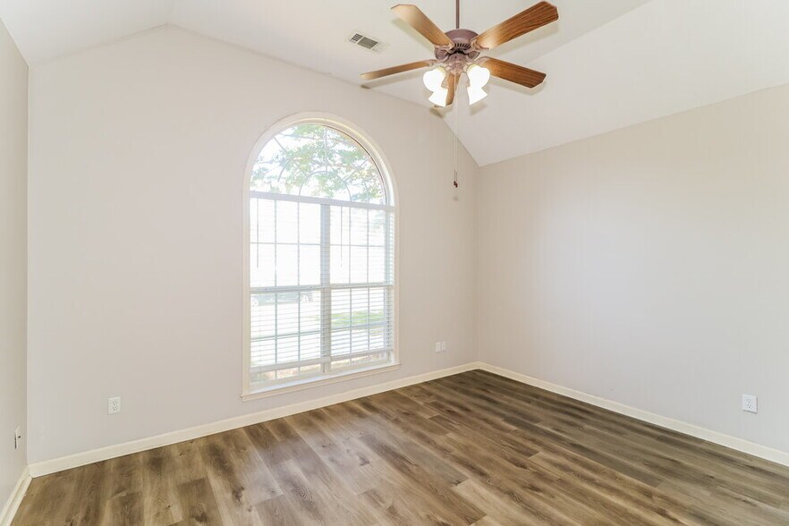 Building Photo - 8167 White Wing Cove W