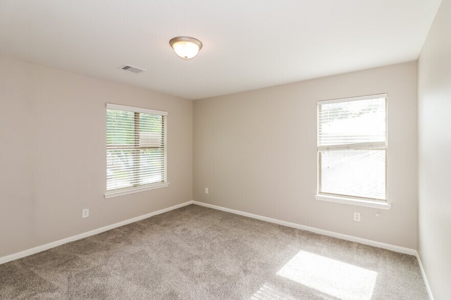 Building Photo - 20730 Dickinson Manor Ln