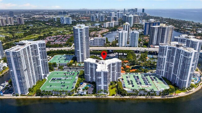 Building Photo - 3600 Mystic Pointe Dr