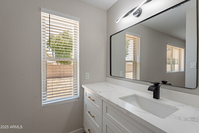 Building Photo - 2839 W Villa Maria Dr