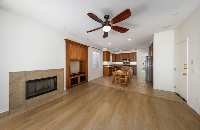 Building Photo - Spacious 3-bedroom with a Loft in Mission ...