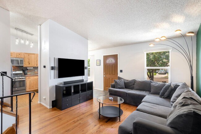Building Photo - 3117 Moonbeam Cir S