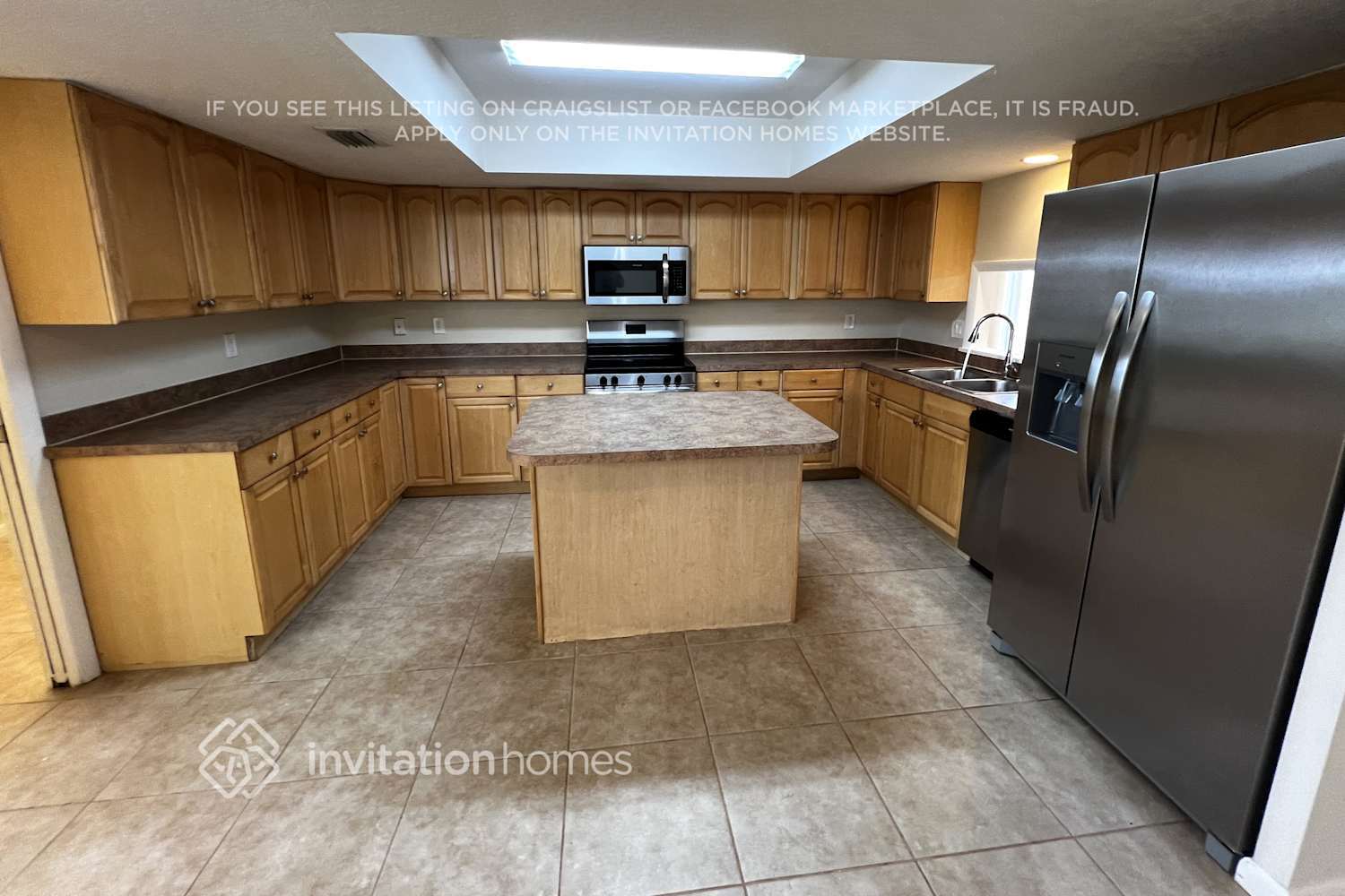 Building Photo - 832 SE Thornhill Dr