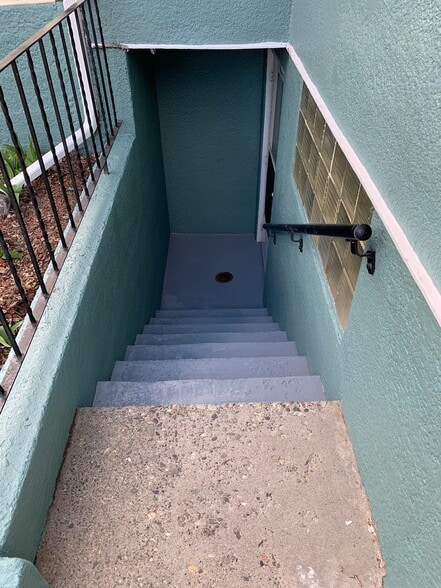 Private entrance - 505 Clark Ave