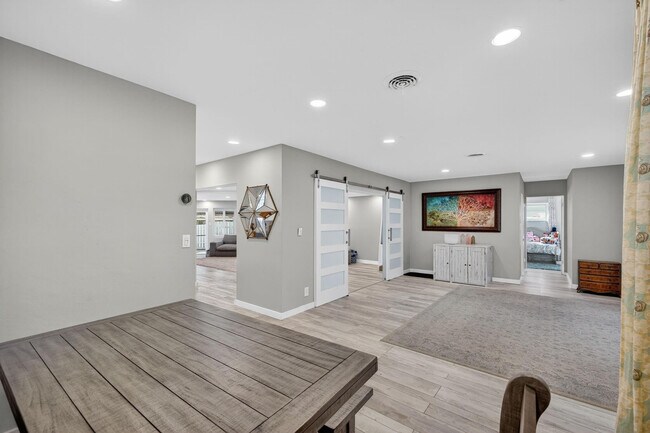 Building Photo - 1570 NE 30th Pl