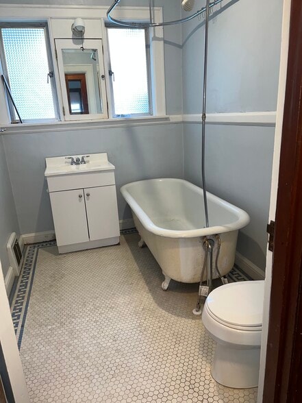 Bathroom - 113 32nd Ave S