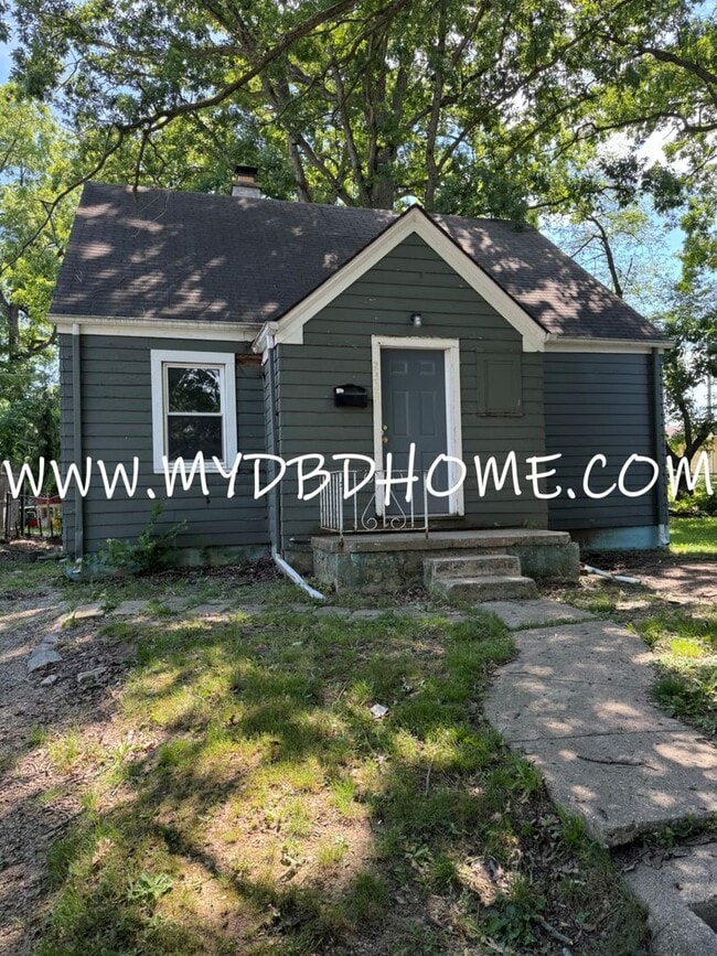 Building Photo - 2323 Shadybrook Dr
