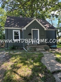 Building Photo - 2323 Shadybrook Dr