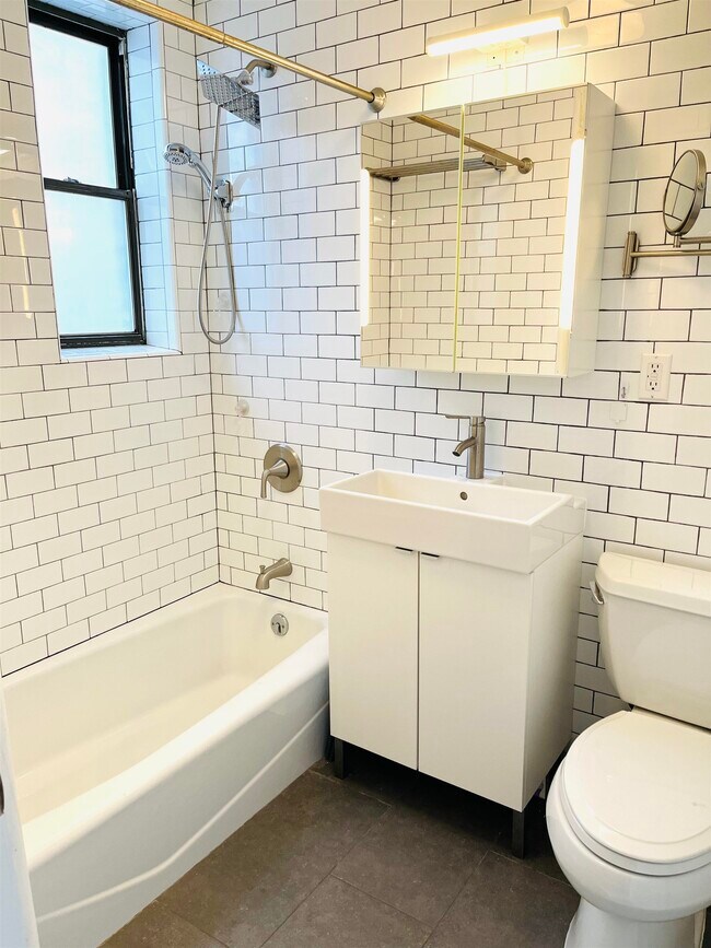 Building Photo - 821 Bergen Ave