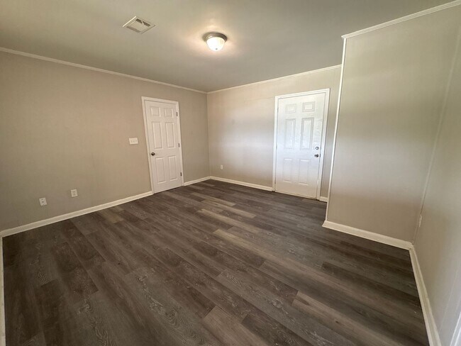 Building Photo - 2941 Rollingwood Dr