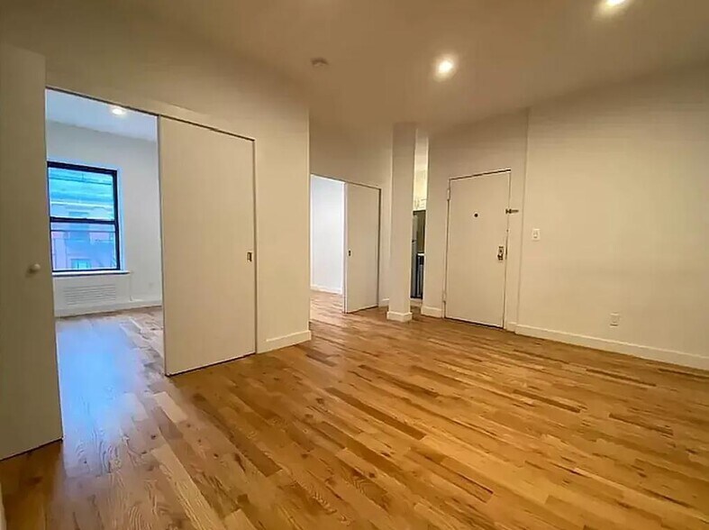 Building Photo - 465 W 57th St