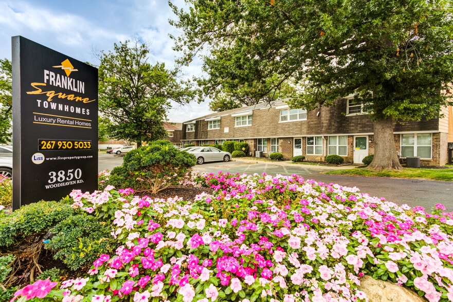 Primary Photo - Franklin Square Townhomes